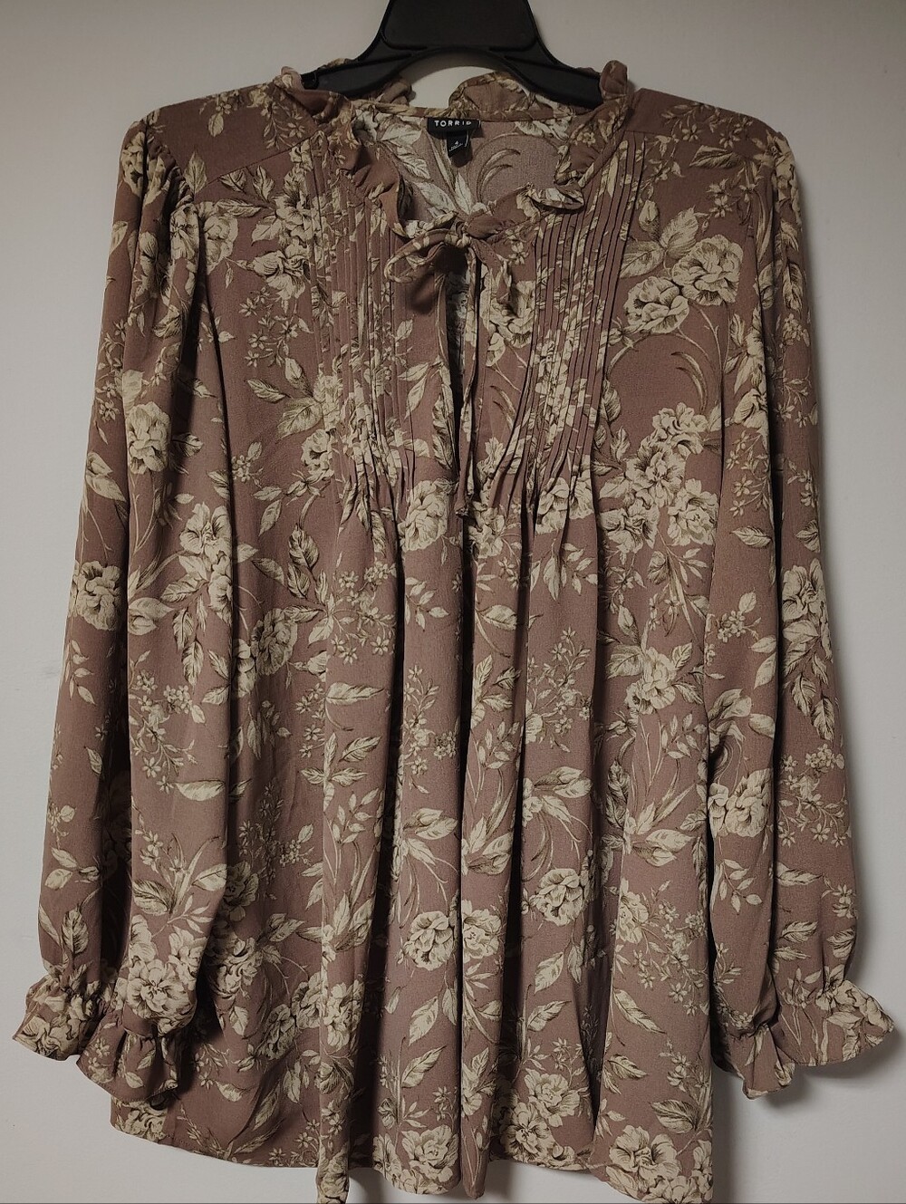 Torrid Floral Pintuck Ruffle Blouse Tie Neck Long Sleeve Tan Brown Plus Size 4 2